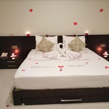 Kethumathee Hotel & Banquet 라트나푸라 외부 사진